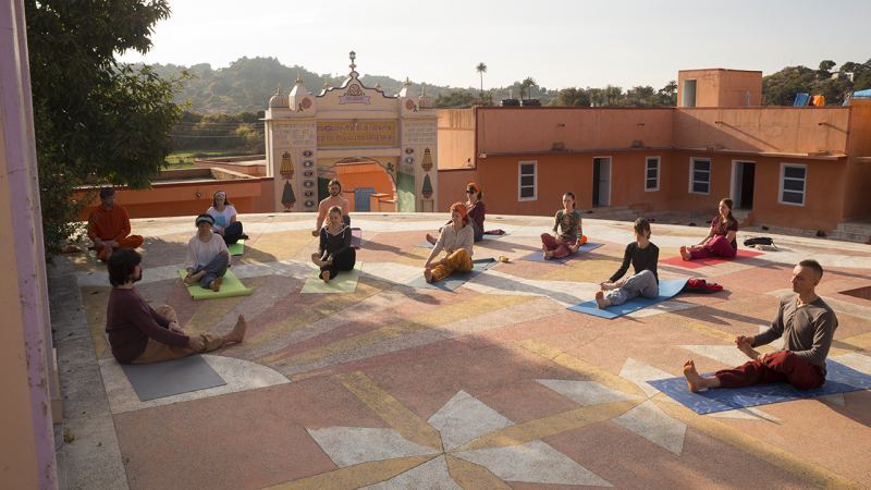 Yoga_Nathov_India_2017_01.jpg